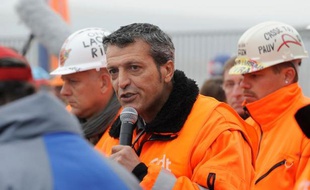 Edouard Martin, l'emblématique syndicaliste de Florange (Moselle) candidat du PS aux élections européennes de 2014 dans le Grand Est, a remis son mandat de représentant CFDT du comité d'entreprise européen d'ArcelorMittal, indique mercredi la fédération CFDT de la métallurgie.