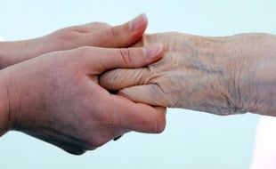 La réglementation des médicaments utilisés pour soulager les malades en soins palliatifs doit évoluer, appelle la Haute Autorité de santé (HAS)