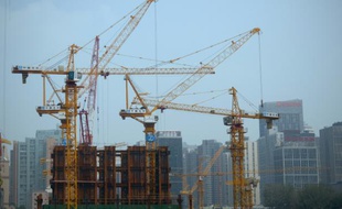 Tours en construction à Pékin, le 22 juillet 2015