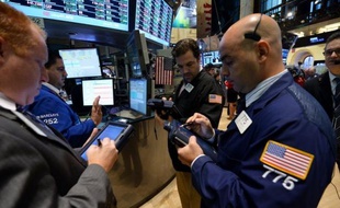 La nervosité règnait sur les parquets de Wall Street à l'approche de la présidentielle américaine de mardi, les courtiers espérant, sans trop y croire, une victoire du candidat républicain à la Maison Blanche, Mitt Romney, face au démocrate sortant, Barack Obama, qui les a déçus.