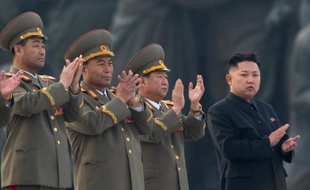 L'armée nord-coréenne a menacé lundi de faire exploser les bureaux à Séoul de plusieurs médias sud-coréens, coupables à ses yeux d'avoir critiqué un hommage rendu à l'Union des enfans coréens par des milliers d'enfants, lors d'un de ces vastes rassemblements prisés par le régime de Pyongyang.