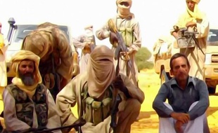 Un site mauritanien d'informations en ligne, Sahara Medias, a publié une vidéo montrant séparément quatre des six otages français détenus dans le Sahel par Al-Qaïda, tournée le 29 août selon un des otages, qui appellent tous à négocier pour leur libération.