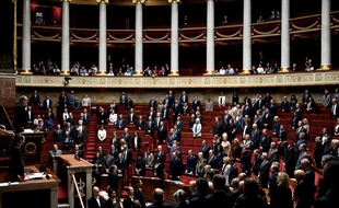L'Assemblée nationale a observé une minute de silence, le 8 octobre 2019, en hommage aux quatre victimes de l'attaque de la préfecture de police de Paris.