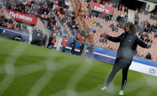 David Luiz à l'échauffement avant le match PSG-Caen, le 14 février 2014.