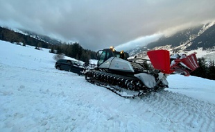 Les gendarmes de Savoie ont dû sortir une voiture qui s'est retrouvée coincée sur une piste de ski à Val Cenis.
