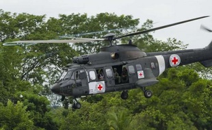 Une mission humanitaire a décollé lundi dans la matinée en Colombie pour aller récupérer dans la jungle une partie des derniers policiers et militaires encore séquestrés par les Farc, les plus anciens otages de la guérilla marxiste.