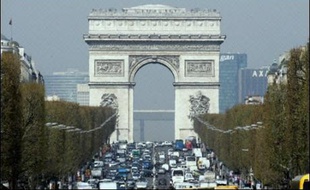 Les 38 millions d'automobilistes français sont invités à oublier jeudi appels de phare, bras d'honneur, queues de poisson, stationnements sur les passages pour piétons et autres incivilités lors de la 8e journée nationale de la courtoisie au volant et sur la route.