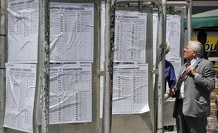 Les bureaux de vote ont ouvert dimanche matin en Grèce à 07HOO locales (04H00 GMT) pour des élections législatives et doivent fermer à 19H00 locales (16H00 GMT), a-t-on appris auprès du ministère grec de l'Intérieur.