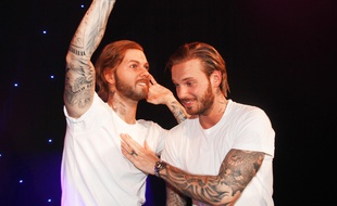 Matt Pokora et sa statue au Musée Grévin