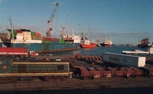 Deux anciens directeurs des chantiers navals Normed de Dunkerque (Nord) ont été récemment mis en examen à Paris, notamment pour "homicides involontaires" dans le cadre d'une enquête judiciaire sur l'exposition à l'amiante des salariés de l'entreprise, a-t-on appris jeudi de source judiciaire.