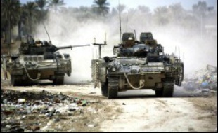 Matty Hull, un sergent britannique de 25 ans, a été tué par un tir allié le 28 mars 2003 quand les deux pilotes ont attaqué une colonne de véhicules blindés au nord de Bassorah (sud de l'Irak), au tout début de l'invasion de ce pays.