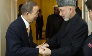 La communauté internationale doit renouveler lundi son engagement auprès de l'Afghanistan après son retrait militaire fin 2014, lors d'une conférence à Bonn, ternie par le boycott pakistanais et les tensions entre l'Iran et les Occidentaux.