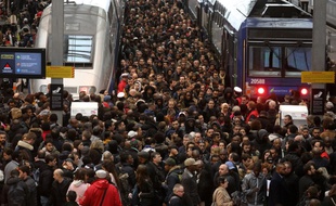 Cohue en Gare de Lyon au premier jour de la grève de la SNCF pour le mois d'avril 2018