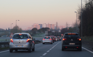 Illustration d'un axe routier lors d'un épisode de pollution de l'air, ici à Rennes.