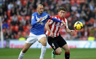 Aymeric Laporte avec le maillot de Bilbao (à droite) lors d'un match face à Almeria le 11 janvier 2014.