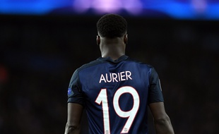 le défenseur du PSG Serge Aurier contre Manchester City, le 6 avril 2016.