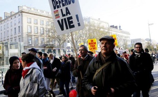 Défilé du collectif anti-IVG «J'aime la vie» à Lyon, le 30 novembre 2013.