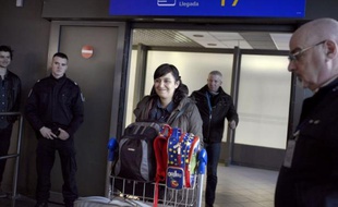 L'étudiante franco-turque Sevil Sevimli, condamnée vendredi en Turquie à 5 ans de prison pour "propagande" en faveur d'une organisation "terroriste", a lancé mercredi à son arrivée à l'aéroport de Lyon que "le combat continue".