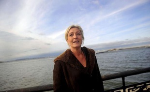 La candidate du Front national Marine Le Pen obtiendrait 27% des voix des agriculteurs, contre 33% à Nicolas Sarkozy, si le 1er tour de l'élection présidentielle avait lieu dimanche, selon un sondage BVA pour le portail internet spécialisé Terre-net, publié vendredi.