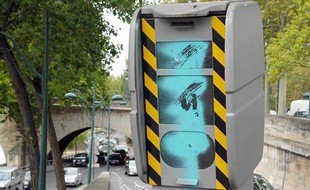 Un radar vandalisé et hors d'usage à Paris.