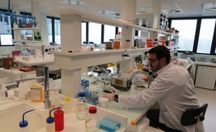 Un laboratoire de recherche du bâtiment Nantes Biotech, sur l'île de Nantes.