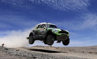 Le pilote français Stéphane Péterhansel, lors du Dakar, le 9 janvier 2012 entre Copiapo et Antofagasta, au Chili.