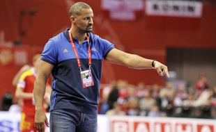 Didier Dinart, le coach de l'équipe de France de handball, le 15 janvier 2016 lors d'un match de l'Euro contre la Macédoine.