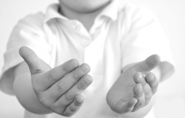 illustration d'un enfant qui demande un câlin. illustration d'un enfant qui demande un câlin.