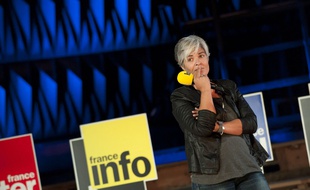 Fabienne Sintès pendant une conférence de presse en 2013