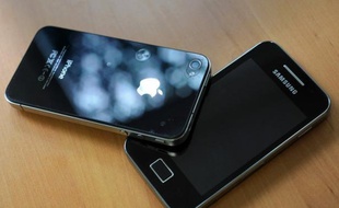 Le géant sud-coréen de l'électronique Samsung a dépassé Apple comme premier vendeur de smartphones au monde en volume au troisième trimestre 2011, selon un rapport du cabinet de recherche américain Strategy Analytics publié vendredi.
