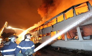 Le collège Val d'Huisne, au Mans, a été détruit par un incendie, dans la nuit du lundi 18 octobre au mardi 19 octobre 2010.
