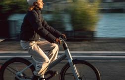 Sans batteries lithium, ce vélo électrique roule aux supercondensateurs