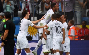 La joie des Bleus après le but de Varane lors de France-Uruguay, le 6 juillet 2018.