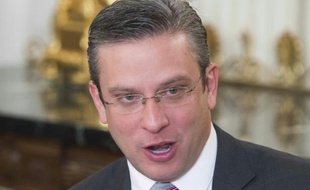 Le gouverneur de Porto Rico, Alejandro Garcia Padilla, le 23 février 2015 à la Maison Blanche, à Washington