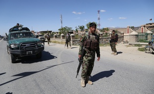 Des militaires afghans à Ghazni le 18 mai 2020.