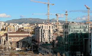 Les grues du quartier d'Euromed.