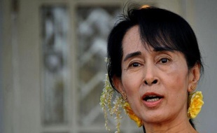 Les réformes politiques en Birmanie, dont l'ampleur défie les pronostics, reposent sur des alliances fragiles au sein desquelles l'opposante Aung San Suu Kyi joue aujourd'hui un rôle majeur, estiment les analystes.