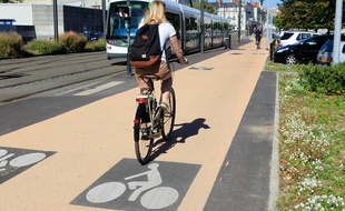 NANTES, le 24/09/2013 Cyclistes sur la véloroute Nord-Sud
