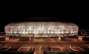 Une information judiciaire a été ouverte à la fin 2012 sur les conditions d'attribution du chantier du Grand stade de Lille au groupe de BTP Eiffage, a-t-on appris mardi auprès du parquet de Lille, confirmant une information du quotidien Libération.