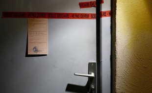 Le compagnon de la femme tuée à Vienne (Isère) avec ses deux enfants, recherché, avait été condamné pour des violences conjugales sur sa compagne, a annoncé jeudi le parquet de Grenoble.