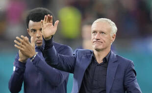 Didier Deschamps juste après l'élimination de la France par la Suisse en 8es de finale de l'Euro, lundi à Bucarest.