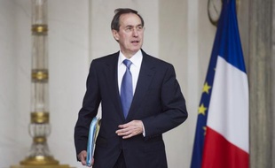 L'ancien ministre UMP Claude Guéant, interrogé mardi sur la découverte d'un virement de 500.000 euros sur son compte, a de nouveau nié tout lien avec un éventuel financement libyen et assuré qu'il n'a "jamais rien blanchi", et ne sait "pas comment on fait".