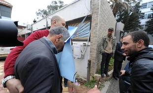 Mohamed Benalel Merah, père de Mohamed Merah, le visage caché à Alger, le 27 mars 2012