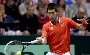 Le N.1 mondial Novak Djokovic a offert le premier point à la Serbie face aux Etats-Unis en battant John Isner 7-6 (7/5), 6-2, 7-5 en deux heures vendredi à Boise (Idaho, nord-ouest) en quart de finale de Coupe Davis (groupe mondial).
