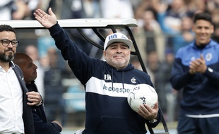 Maradona est le nouvel entraîneur du Gimnasia La Plata.