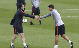 Unai Emery et Thiago Silva à l'entraînement, le 13 avril 2017 au Camp des Loges.