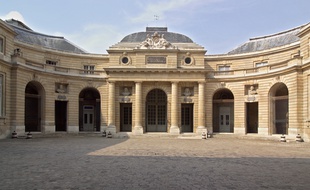 La cour d'honneur du bâtiment de la Monnaie de Paris