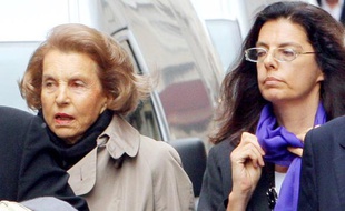 Liliane Bettencourt et sa fille Françoise, le 6 juin 2007 à Paris.