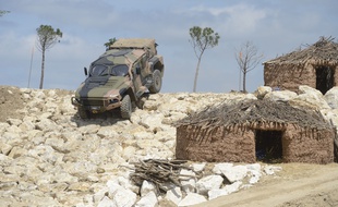 Le blindé léger Hawkei en démonstration au salon de la défense et de la sécurité Eurosatory, le 19 juijn 2014