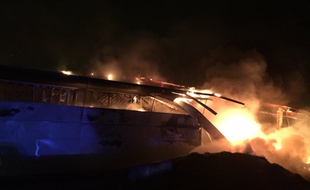 Le parc des expositions de Mayenne en proie à un violent incendie